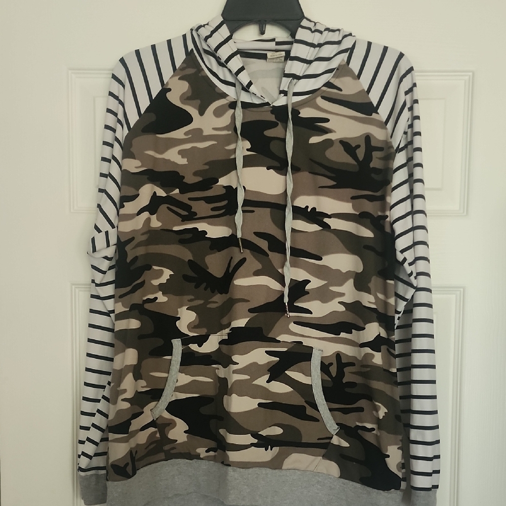 Black and Gray Camouflage Stripe Sweatshirt